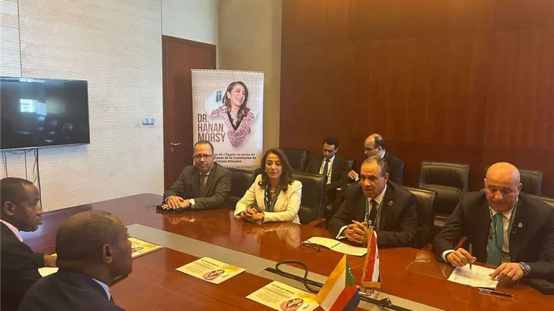 وزير الخارجية يبحث مع نظيره في جزر القمر تعزيز التعاون وزيادة الاستثمارات