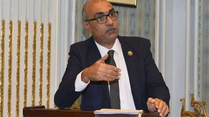 برلماني يطالب بوقف رواتب المسؤولين بسبب تأخر صرف مستحقات موظفي الزراعة