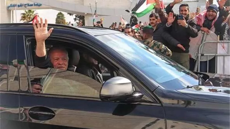 الأردنيون يستقبلون الملك عبدالله بحفاوة بعد رفضه الضغوط الأمريكية بشأن تهجير الفلسطينيين