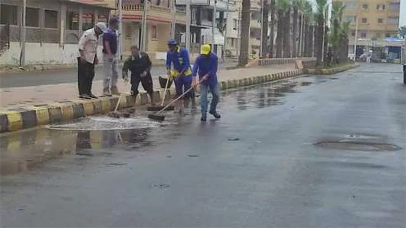 جهود مكثفة لرفع مياه الأمطار في مصيف بلطيم بكفر الشيخ