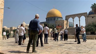 قوات الاحتلال الإسرائيلية تمنع الفلسطينيين من الصلاة داخل المسجد الأقصى
