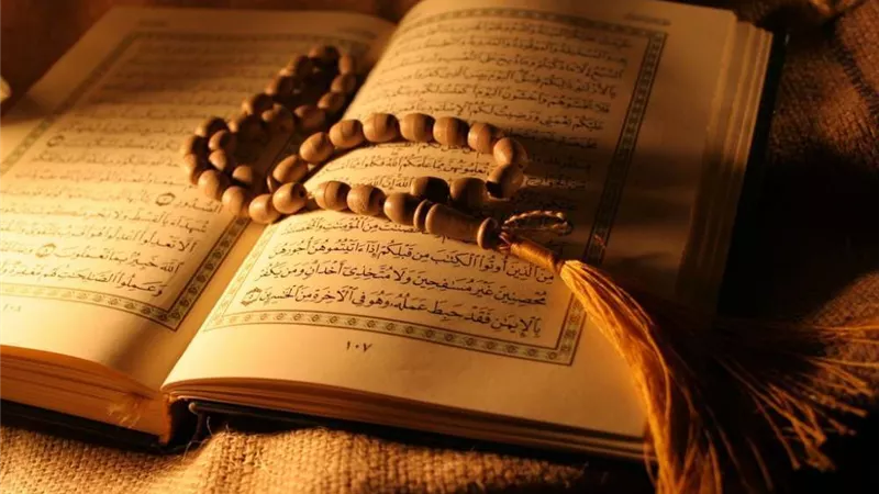 هل أجر سماع القرآن مثل من يقرأ؟.. المفتي يجيب