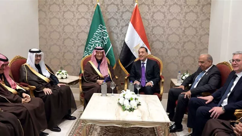 على هامش مؤتمر إيجبس 2025.. مدبولي يبحث مع وزير الطاقة السعودي تعزيز التعاون