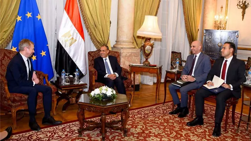 وزير الخارجية يؤكد ضرورة تسريع إيصال المساعدات الإنسانية لقطاع غزة
