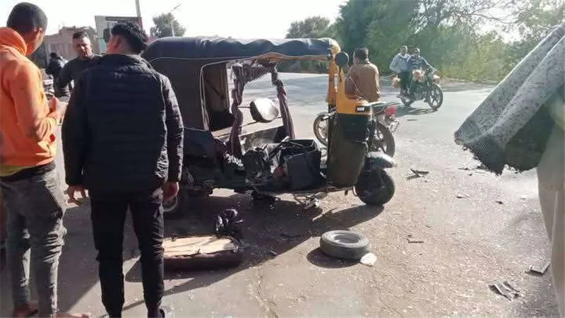 إصابة 7 أشخاص بينهم أطفال في حادث تصـ ادم مروع بسوهاج .. صور