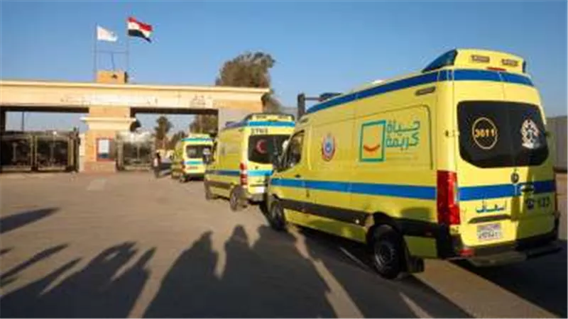 لتلقي العلاج.. عبور الدفعة الـ17 من مصابي غزة إلى مصر عبر معبر رفح
