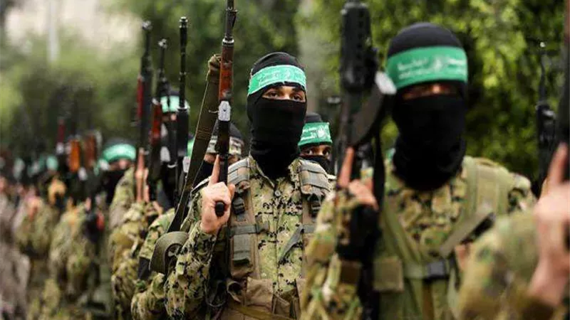 رفضاً لتجنيد الفلسطينيين.. الفصائل الفلسطينية تُعلن تسليم هشام السيد بدون مراسم