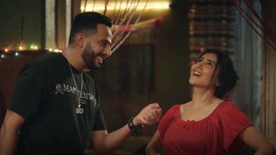 راقصة تتعلم الأنجليزية وظهور عبد الباسط حمودة.. أحداث الحلقة الأولى لمسلسل 