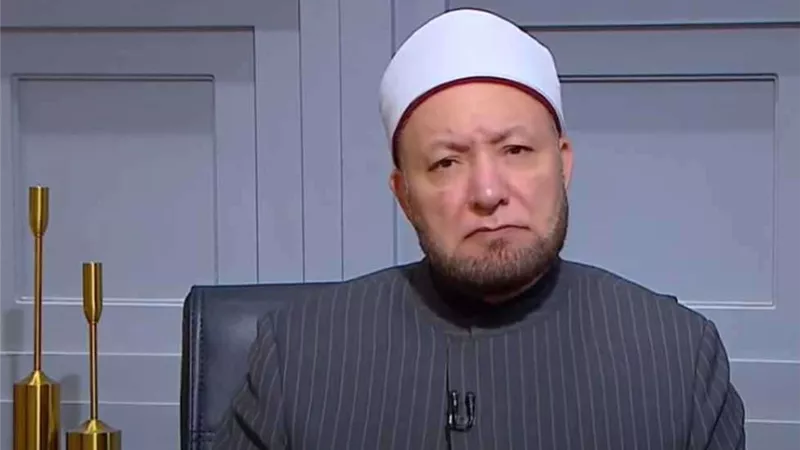 الزوجة ترفض إنفاق الزوج على أهله.. أمين الفتوى يوضح الحكم الشرعي