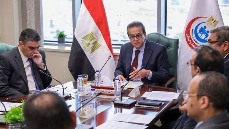 اجتماع حكومي موسع لمناقشة استراتيجية نفاذ المستحضرات الطبية للأسواق العالمية