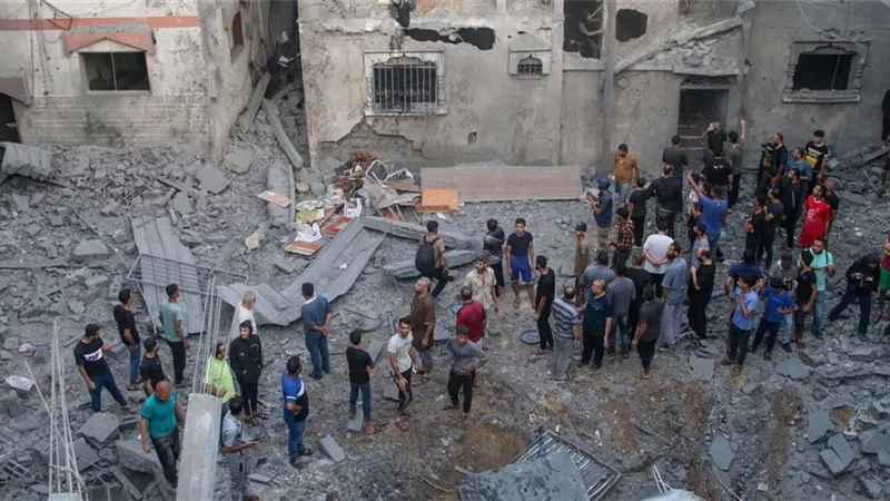 زعيم المعارضة الإسرائيلية: يجب الالتزام بصفقة تبادل الأسرى مع حماس