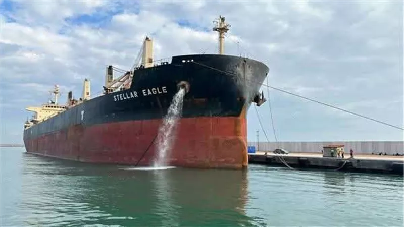 بسبب الطقس السيئ.. إغلاق ميناء العريش البحري