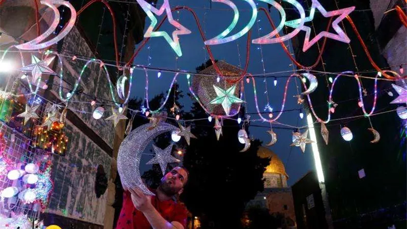 حكم تعليق الزينة والفوانيس في رمضان.. دار الإفتاء تحسم الجدل