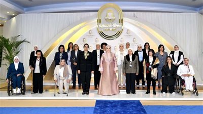 انتصار السيسي تعبر عن سعادتها البالغة بلقائها مع سيدات مصر الملهمات