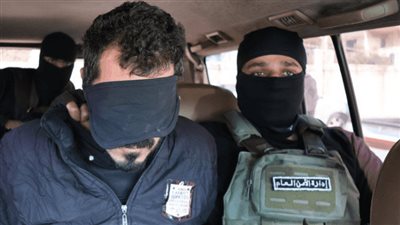 الأمن السوري يعتقل قياديًا سابقًا في الدفاع الوطني بتهمة ارتكاب مجازر بحمص