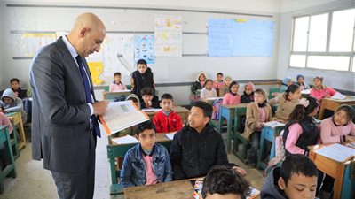 وزير التعليم يتفقد عددًا من مدارس الفيوم لمتابعة انتظام اليوم الدراسي واختبارات الشهر