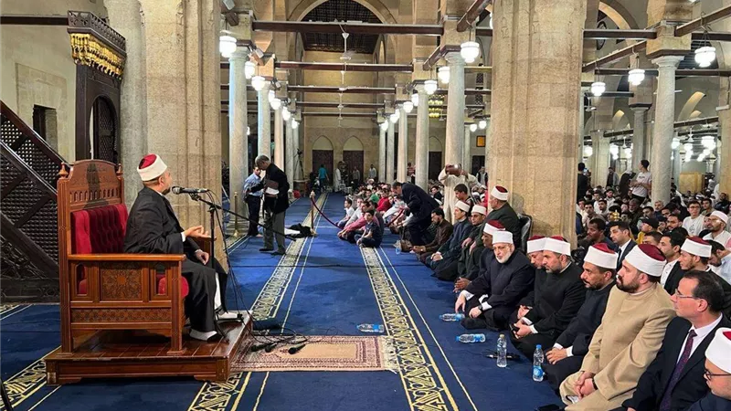 الجامع الأزهر في اليوم الثاني عشر من رمضان.. منارة علمية لنشر التوعية وتعليم القرآن