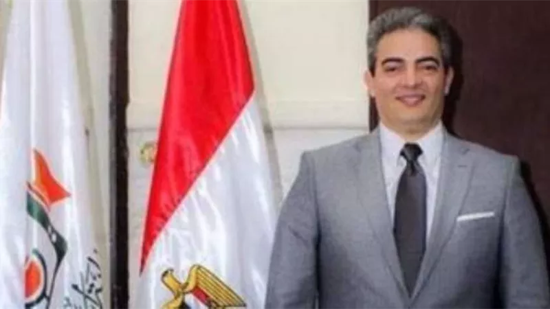 بسبب مخالفته ميثاق الشرف الإعلامي.. إيقاف الإعلامي إيهاب الكومي عن تقديم 