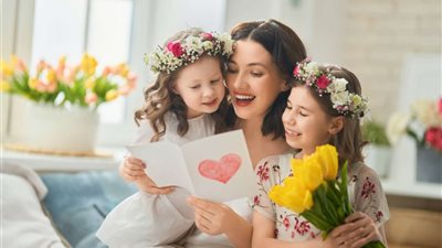 بوستات تهنئة عيد الأم 2025 للاحتفال بست الحبايب