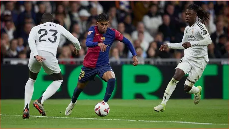 قبل مواجهة اليوم.. التاريخ يرجّح كفة برشلونة أمام أتلتيكو مدريد