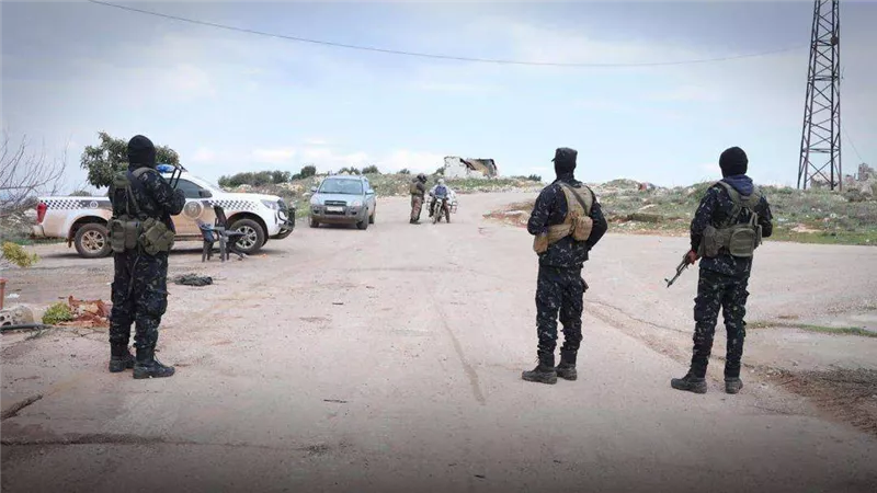 الجيش السوري يُخلي بلدة لبنانية حدودية من عناصر حزب الله