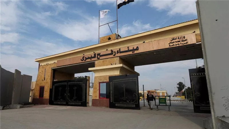 معبر رفح يستقبل الدفعة الـ43 من المصابين الفلسطينيين لتلقي العلاج