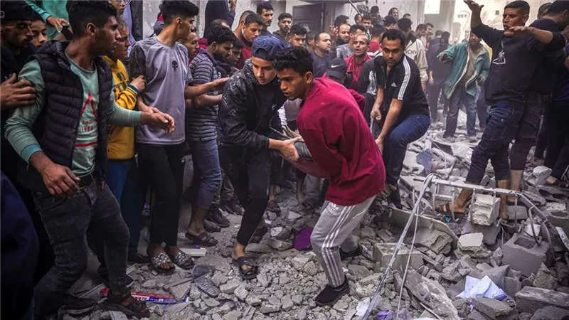 مصر تدين الغارات الإسرائيلية على غزة وتطالب بتدخل دولي فوري