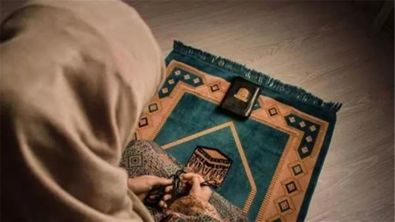 حكم صلاة التراويح للمرأة في المسجد؟ الإفتاء تجيب