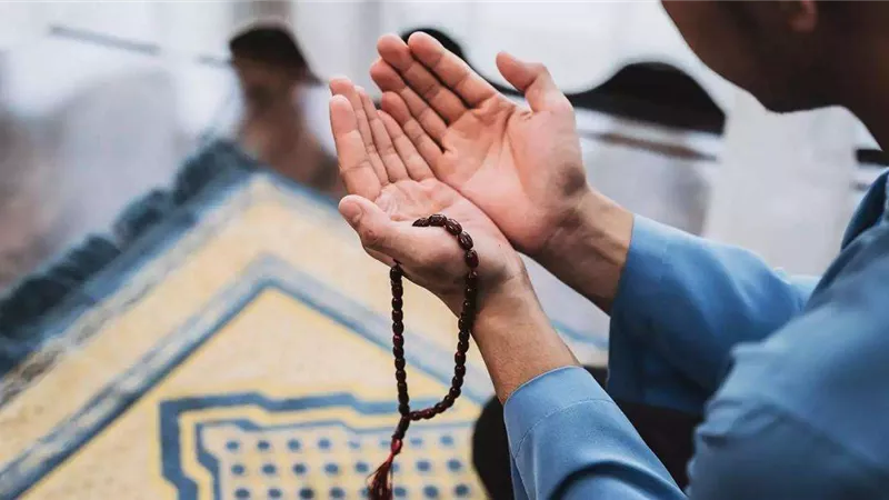 دعاء اليوم التاسع عشر من رمضان 2025.. اللهم ارزقنا حسن الخاتمة ونجنا من عذاب القبر وعذاب النار
