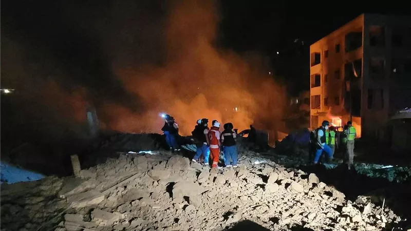 غارة إسرائيلية تستهدف اثنين من موظفي الإغاثة التابعين للأمم المتحدة في غزة
