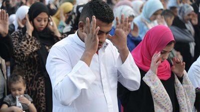 تكبيرات العيد مكتوبة 2025.. الصيغة الصحيحة وأفضل أوقات التكبير