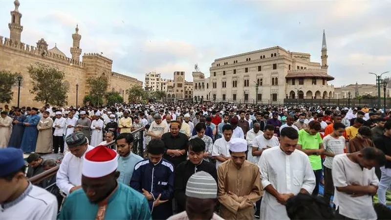 عدد ركعات وتكبيرات صلاة عيد الفطر 2025.. اعرف كيفية أدائها وتوقيتها