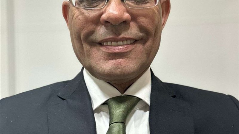 الدكتور بدر استاذ