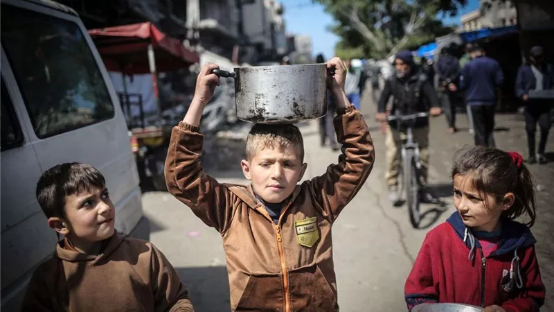 طواقم الإغاثة تحذر من انتشار سوء التغذية في قطاع غزة