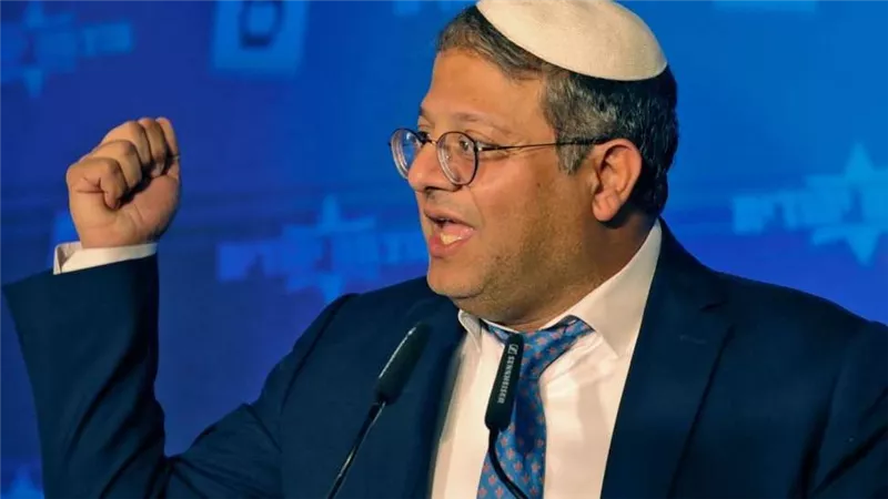 بن غفير يصل إلى الكنيست وسط حراسة مشددة لتجنب اعتداء المتظاهرين عليه