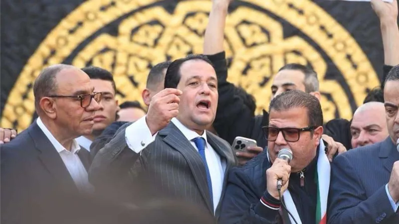 بعد صلاة العيد ..النائب علاء عابد يهتف عليّ وعليّ الصوت القضية لن تموت