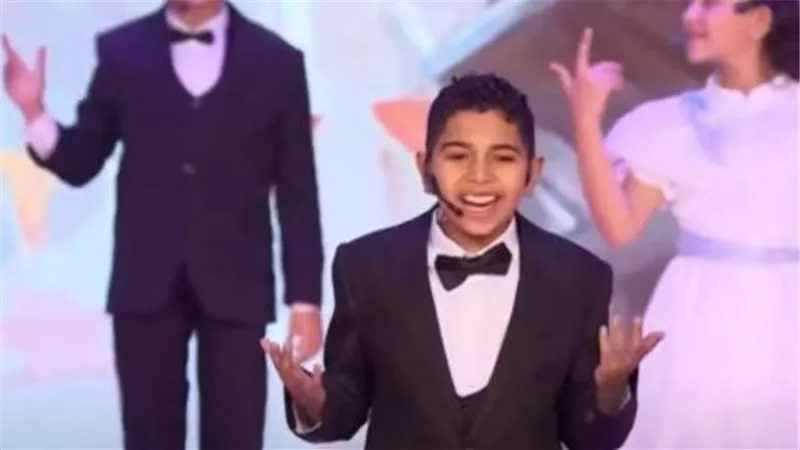 الرئيس السيسي يستمتع بأداء الأطفال في احتفالية عيد الفطر