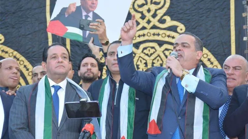 بعد صلاة العيد .. النائب عصام هلال عفيفي يشارك في وقفة تضامنية لمنع تهجير الشعب الفلسطيني