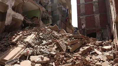 انهيار مفاجئ لعقار في الإسكندرية يودي بحياة أم وأطفالها