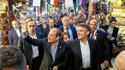 الرئيس ”السيسي“ يصطحب نظيره الفرنسي في جولة بالقاهرة التاريخية