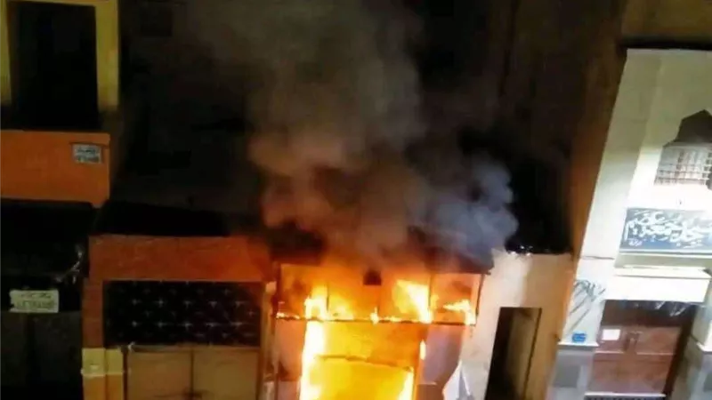 السيطرة على حريق نشب داخل محل أمام محطة مترو حدائق حلوان