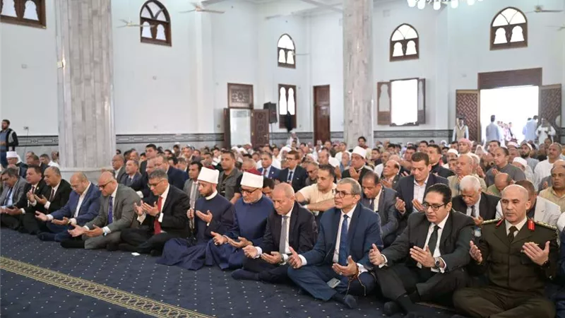رئيس جامعة القاهرة يشارك في احتفالات محافظة الجيزة بعيدها القومي