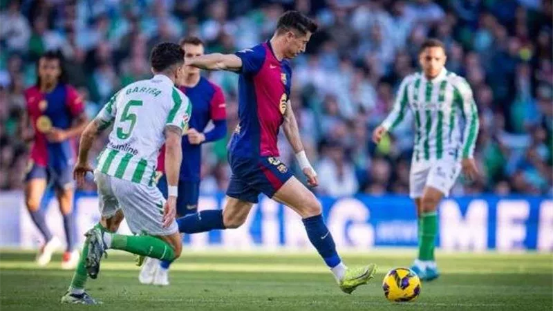 الدوري الإسباني.. برشلونة يرفض هدية فالنسيا ويتعادل مع ريال بيتيس