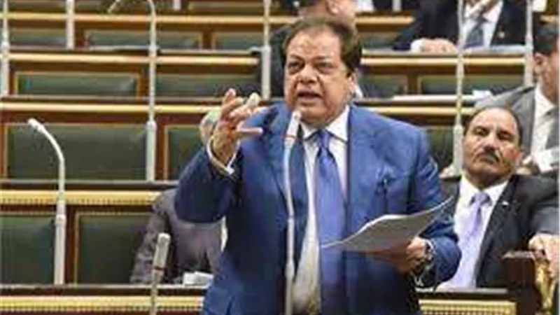 أبو العينين: السيسي وضع خطوطًا حمراء أصبحت شعارًا عالميًا