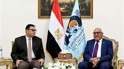 تعاون بين 