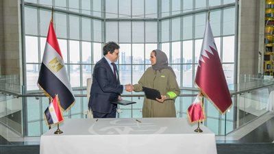بالصور.. مصر وقطر توقّعان 