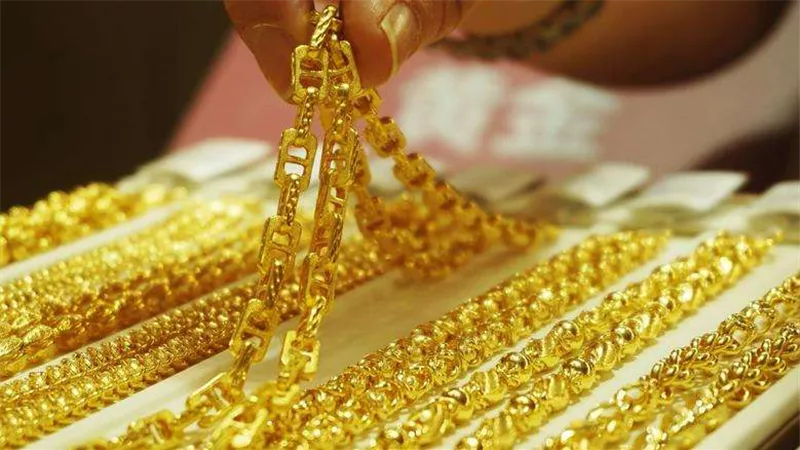 في مستهل تعاملات الثلاثاء 15 أبريل 2025.. السعودية تسجل انخفاضًا ملحوظًا في أسعار الذهب