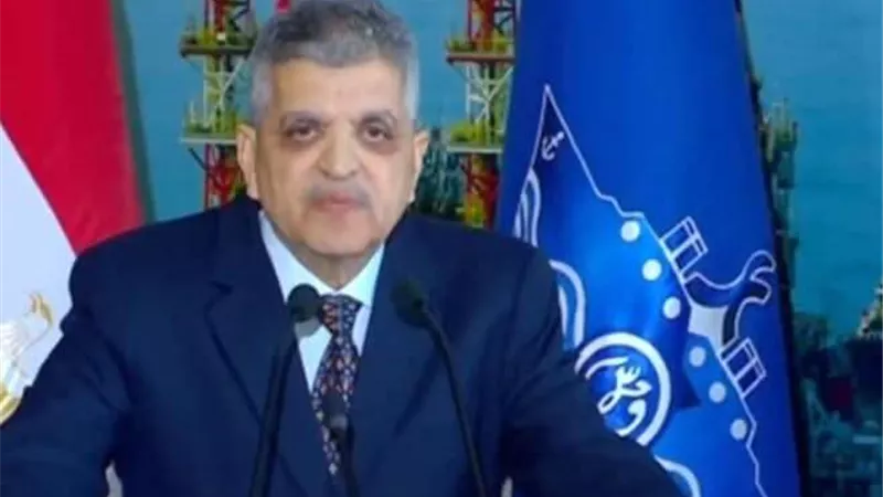 رئيس هيئة قناة السويس يشيد بتخطى واقعة جنوح سفينة إيفرجرين