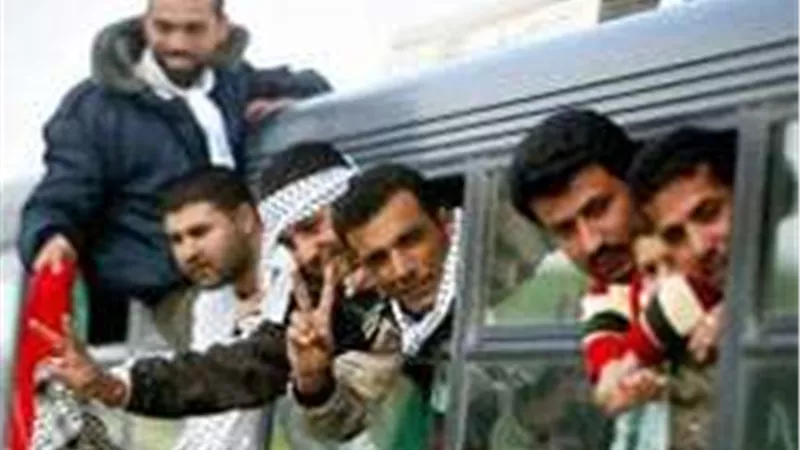 الفلسطينيون يحيون يوم الأسير وسط تصاعد الانتهاكات الإسرائيلية