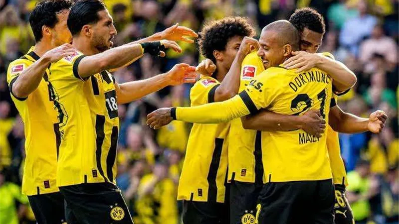 دوري أبطال أوروبا.. أديمي وجيراسي يقودان تشكيل بوروسيا دورتموند المتوقع أمام برشلونة